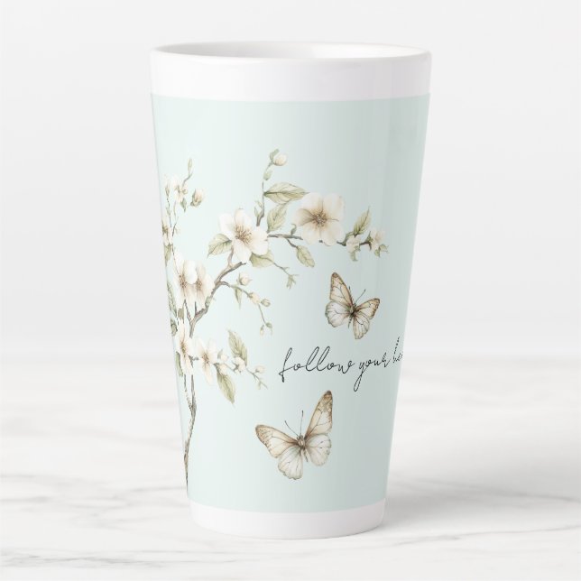 Taza De Café Latte Flores Blancas de Menta Mariposas (Anverso)