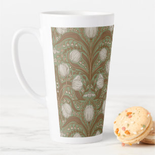Taza De Café Latte Flores de jardín de primavera sobre salvia