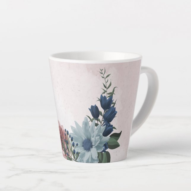 Taza De Café Latte Flores románticas rosadas azules y vegetación (Ángulo derecho)