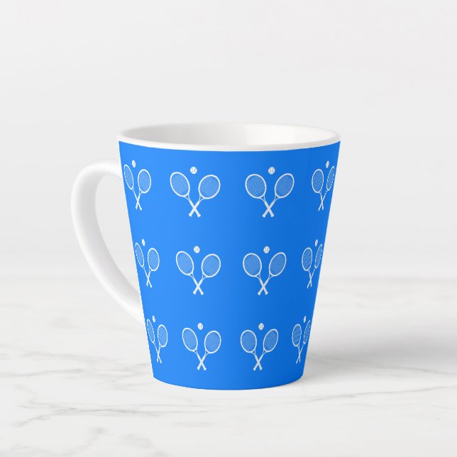Taza De Café Latte Fondo azul de raquetas de tenis (Ángulo izquierdo)