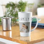Taza De Café Latte Foto de colección moderna y el mejor regalo de la<br><div class="desc">Presentamos el Regalo de texto Modern Collage Photo & Best Family Ever, una manera única y personalizada de celebrar el amor y la alegría de tu familia. Este regalo especial combina la belleza de un collage de fotos personalizados con un mensaje sincero para crear un conservador memorable que será valorado...</div>