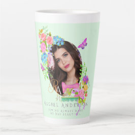 Taza De Café Latte Foto de monograma floral de cinta de mascar verde