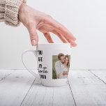 Taza De Café Latte Foto de pareja de jóvenes modernos y cita romántic<br><div class="desc">Foto de pareja de jóvenes modernos y cita romántica de amor</div>