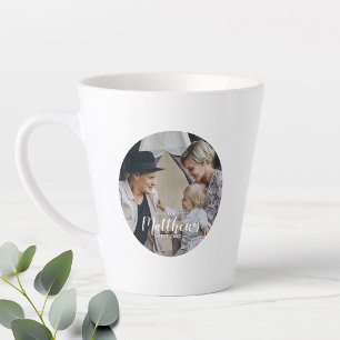 Taza De Café Latte Foto del personalizado con apellido y año establec