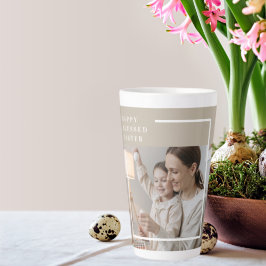 Taza De Café Latte Foto familiar moderna de Beige | Feliz Pascua Bend