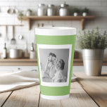 Taza De Café Latte Foto familiar moderna Regalo verde simple y encant<br><div class="desc">Foto familiar moderna Regalo verde simple y encantador</div>