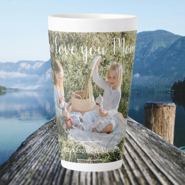 Taza De Café Latte Foto moderna que te queremos, mamá Latte Mug (Modern Photo We Love You Mom Personalized Latte Mug)