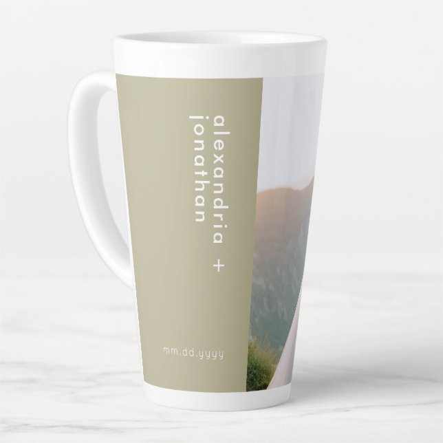 Taza De Café Latte Foto personalizada y texto de latte Mug Sage Green (Ángulo izquierdo)