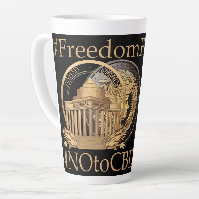 Taza De Café Latte #FreedomFirst: Billetera de Libertad- Abrazando la (Ángulo izquierdo)