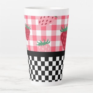 Taza De Café Latte Fresas caprichosas y tablero de ajedrez 