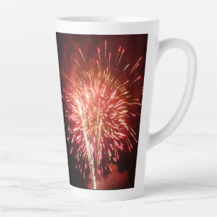 Taza De Café Latte Fuegos artificiales rojos, blancos y azules II Pat