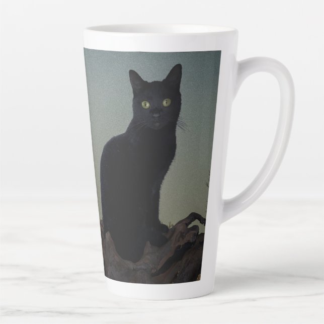 Taza De Café Latte Gato negro en un árbol frente a una luna llena (Derecha)