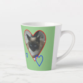 Taza De Café Latte Gato siamés en polvo cardíaco. Green Latte Mug