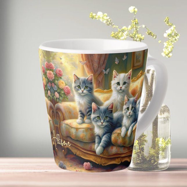 Taza De Café Latte Gatos en el sofá - escenas lindas con aspecto vint (Subido por el creador)