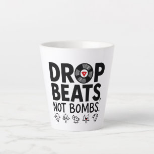 Taza De Café Latte Golpe de gota, no bombas, mascota