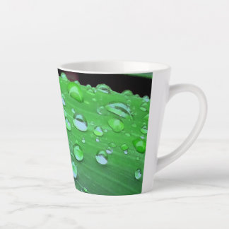 Taza De Café Latte Gotas de lluvia cerradas, verde espacial