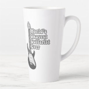 Taza De Café Latte Guitarrista más o menos del mundo. negro y blanco
