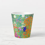 Taza De Café Latte Gustav Klimt Flower Garden<br><div class="desc">Latte Mug presenta el jardín de flores de pintura al óleo de Gustav Klimt (1906). Un bonito jardín de flores moradas,  rojas,  blancas,  azules y naranjas. Un gran regalo para los amantes del arte Art Nouveau y austriaco.</div>