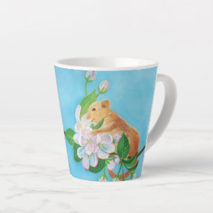 Taza De Café Latte Hazel Dormouse Muscardinus avellanarius en primave
