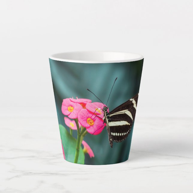 Taza De Café Latte Hermosa mariposa (Anverso)