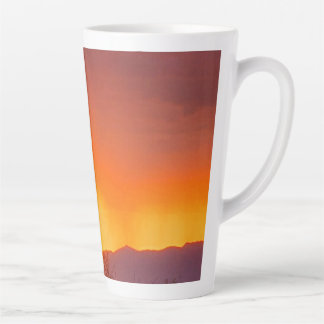 Taza De Café Latte Hermosa puesta de sol del desierto