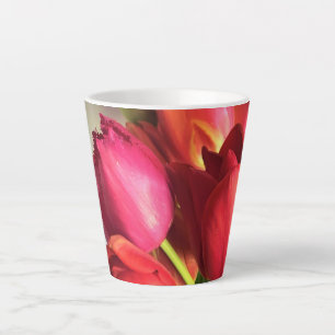 Taza De Café Latte Hermoso Tulip Bouquet