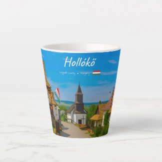 Taza De Café Latte Hollókő, Hungría - Calle del pueblo histórico pequ