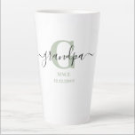 Taza De Café Latte Holpa Elegant Script Monograma Plata Verde<br><div class="desc">Latte mug por un nuevo abuelo o un abuelo de larga trayectoria, que puedes personalizar con la fecha en que se convirtieron en abuelo. Este diseño minimalista de diseño presenta una sutil paleta de colores verde plateado, negro y blanco. Tiene un monograma del abuelo, con la letra inicial G y...</div>