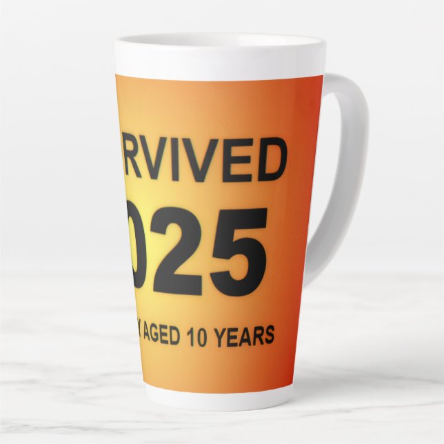 Taza De Café Latte I Survived 2025  (Ángulo derecho)