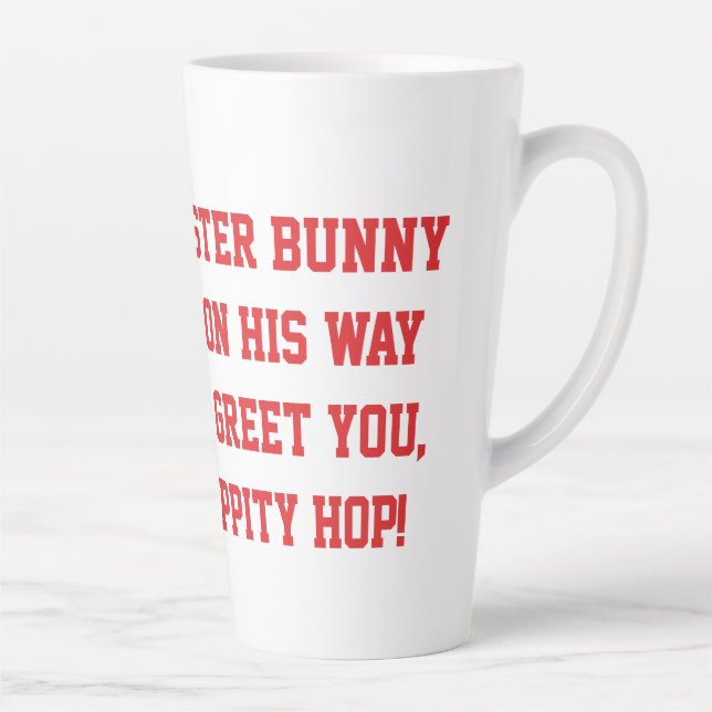 Taza De Café Latte Imagen del conejo de Pascua con texto de humor (Derecha)