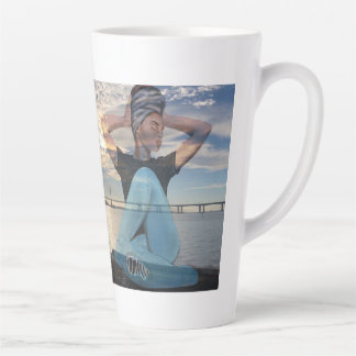 Taza De Café Latte Impulsado por el sol latte mug