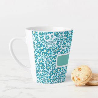 Taza De Café Latte Inicial de Flor de Margarita Personalizada Moderna