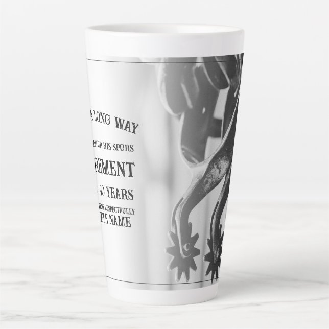 Taza De Café Latte Invitación de jubilación con espoletas viejas (Anverso)