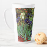 Taza De Café Latte Irises de Vincent van Gogh, Arte de Jardín Vintage<br><div class="desc">Irises (1889) de Vincent van Gogh es un bello arte vintage post impresionsionismo paisaje floral con un jardín con iris morado barbudo cultivado por amapolas naranjas. Una sola flor blanca de iris está floreciendo al borde. Sobre el artista: Vincent Willem van Gogh (1853-1890) fue uno de los pintores más famosos...</div>