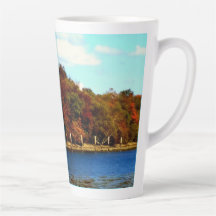 Islas en el Stream Latte Mug