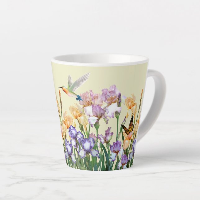 Taza De Café Latte Jardín de Iris de Primavera con Colibrí y Mariposa (Ángulo derecho)