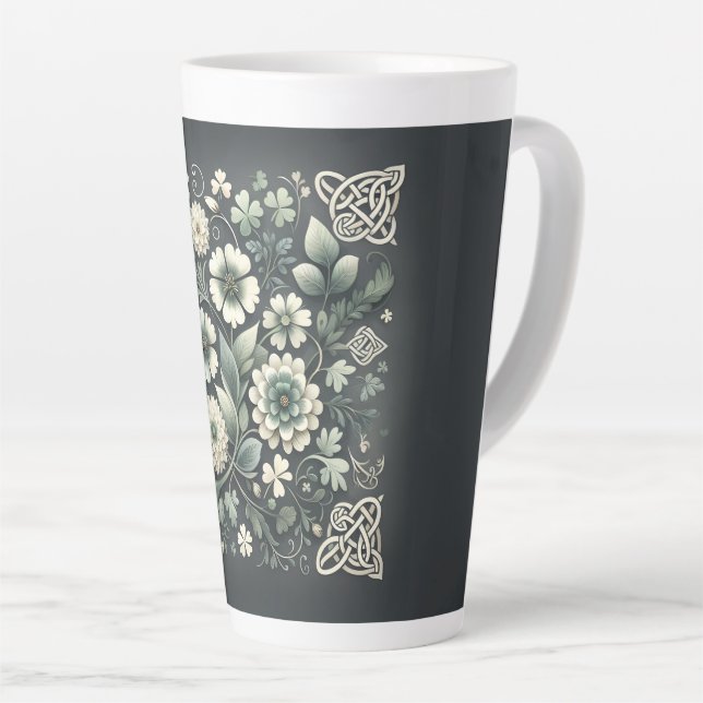 Taza De Café Latte Jardín de Nudos de Trébol Susurrante (Ángulo derecho)