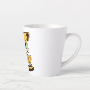 TAZA DE CAFÉ LATTE KITTEN DE OJOS VERDES MARRÓN SOBRE UNA MAT DE MARO