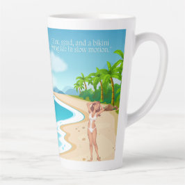 Taza De Café Latte ladie en la playa