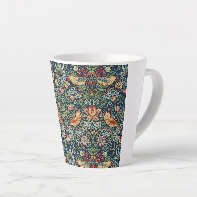Taza De Café Latte Ladrón de fresa por William Morris (Ángulo derecho)