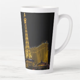 Taza De Café Latte Las Vegas en el Skyline nocturno