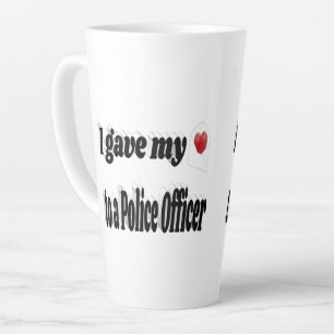 Taza De Café Latte Le di mi corazón a un policía