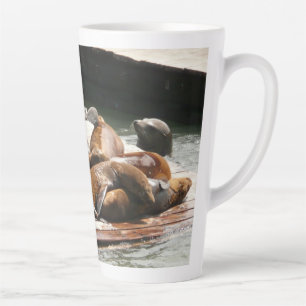 Taza De Café Latte Leones marinos asoleándose en San Francisco