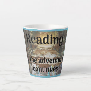 Taza De Café Latte Leyendo, la aventura continúa