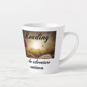 Taza De Café Latte Leyendo, la aventura continúa