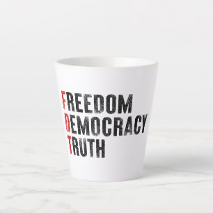 Taza De Café Latte Libertad Democracia Verdad