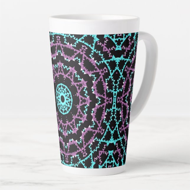 Taza De Café Latte Lilac, mandala negra y turquesa. (Ángulo derecho)