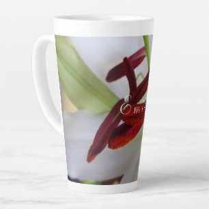 Taza De Café Latte Lirio blanco, flor.Silencio latente