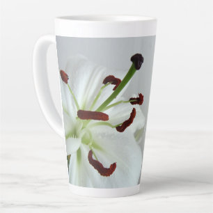 Taza De Café Latte Lirio blanco, flor.Silencio latente