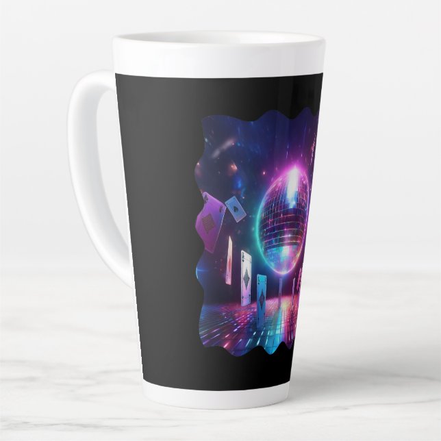 Taza De Café Latte Listo Para Una Noche De Baile Y Apuestas (Ángulo izquierdo)
